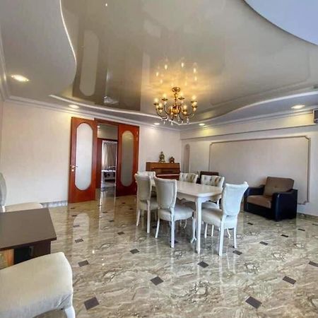 Apartment Dolphin Batumi Ngoại thất bức ảnh