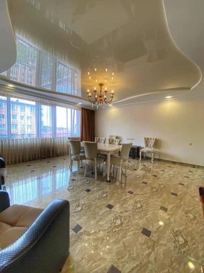 Apartment Dolphin Batumi Ngoại thất bức ảnh