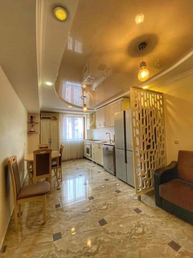 Apartment Dolphin Batumi Ngoại thất bức ảnh