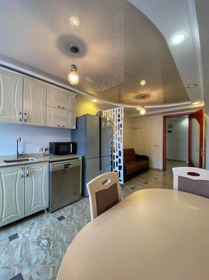 Apartment Dolphin Batumi Ngoại thất bức ảnh